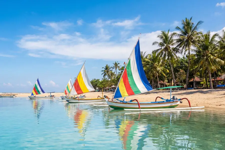 朝焼けとラグーンが包むサヌール