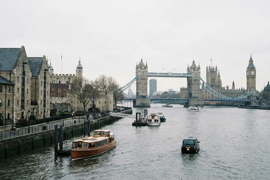 世界でも珍しい、河川での散骨ができるロンドン